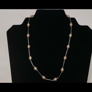 I’m selling a necklace🥰💗